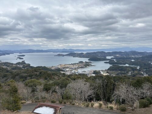 ２月の長崎県の西海市西彼町にある八人ヶ岳公園から大村湾を望む
