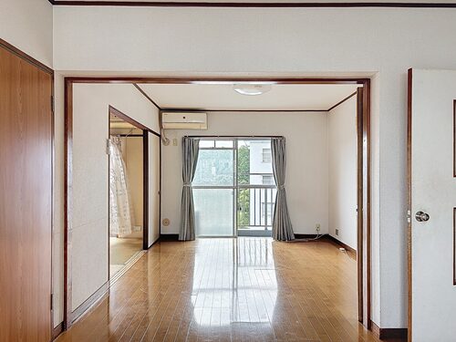 西諌早ハイツC棟401号：LDKを南向きに撮影