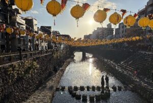 ランタンフェスティバル2026（中島川に架かる魚市橋からの風景）